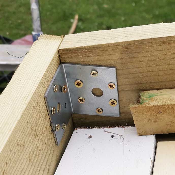 DIY Log Store Planter Corner Bracket