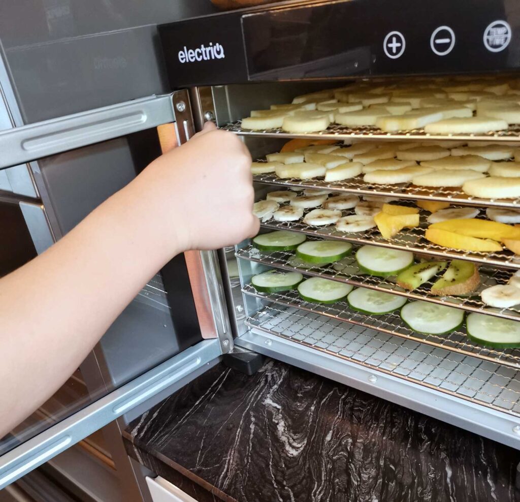 Food preservation by dehydrating (or drying)