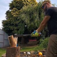Seb chopping fire wood: can you be 100% self sufficient?